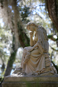 Statue auf dem Friedhof